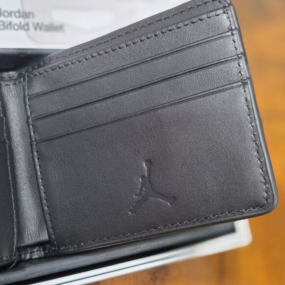 Nike Air Jordan Bifold Wallet Black Monogram Metallic Jumpman Leather Fabric New - Picture 5 of 11